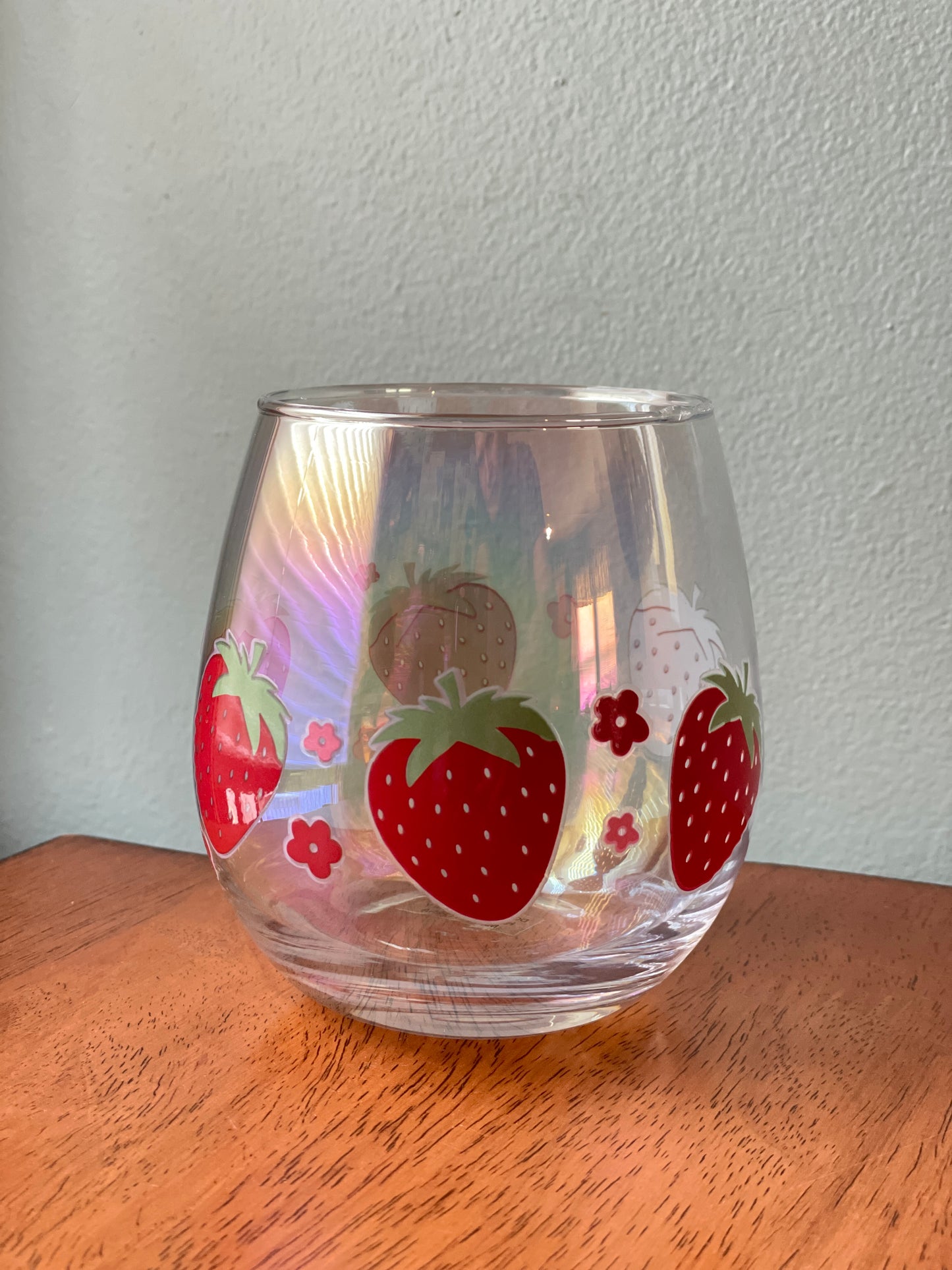 Strawberry Stemless Wine Glass